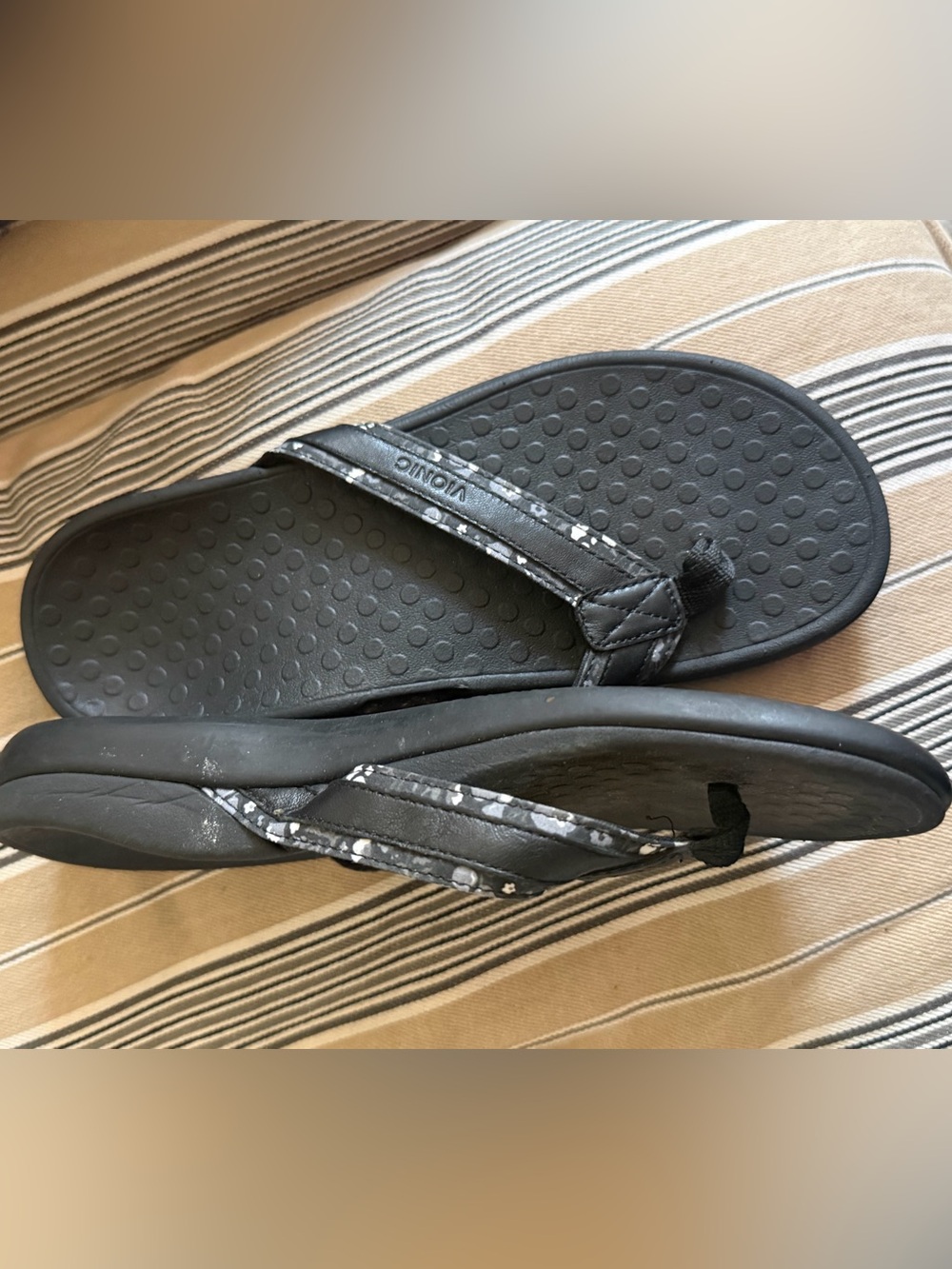Vionic flip flops - Picture 2 of 5